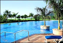 Lakeside Chalet Apartment Hotel